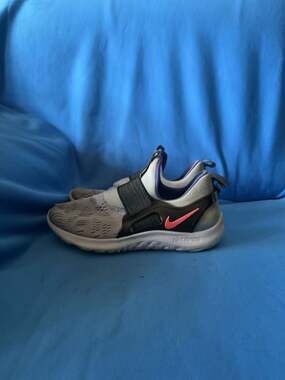 Nike renew women’s 8.5
